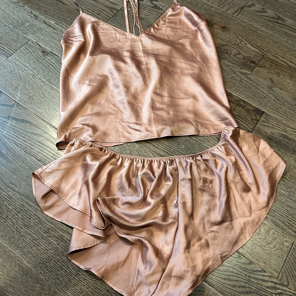 Victoria Secret XL Starstruck satin chain flutter/cami short Set